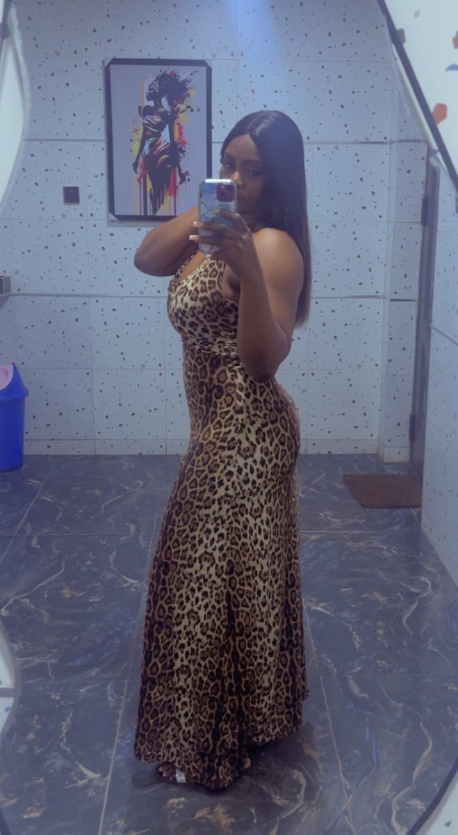uniqueogo's tweet photo. The body and the face 🤷‍♀️ https://t.co/ngSCcXJdQf