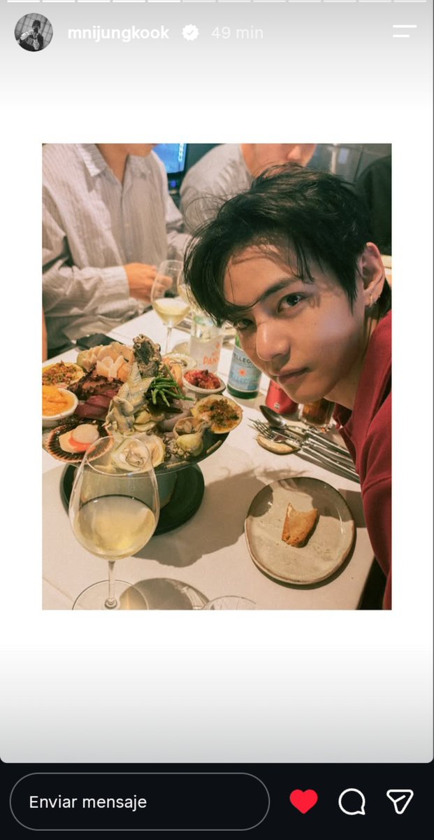 ainhoarami29267's tweet photo. Por ahí dicen q Jungkook publicó lo q se va a comer https://t.co/1oCrhyBdy6