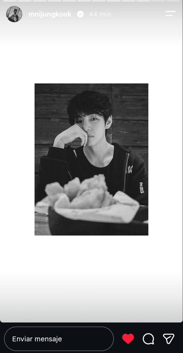 ainhoarami29267's tweet photo. Por ahí dicen q Jungkook publicó lo q se va a comer https://t.co/1oCrhyBdy6