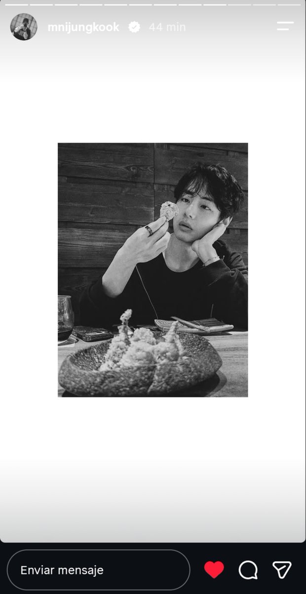 ainhoarami29267's tweet photo. Por ahí dicen q Jungkook publicó lo q se va a comer https://t.co/1oCrhyBdy6