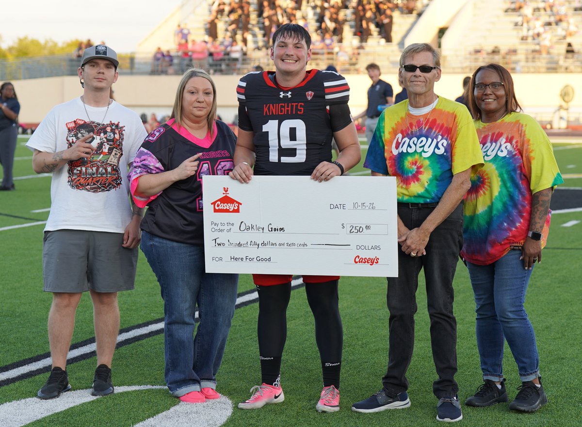KilleenISD_'s tweet photo. Congratulations to Harker Heights kicker Oakley Goins, who was selected as a Dave Campbell's Texas Football Scholar Athlete award winner sponsored by Casey's! Goins was recognized Thursday night prior to the Knights District 12-6A game against Bryan. #WeAreKISD https://t.co/a0p74aPN5w