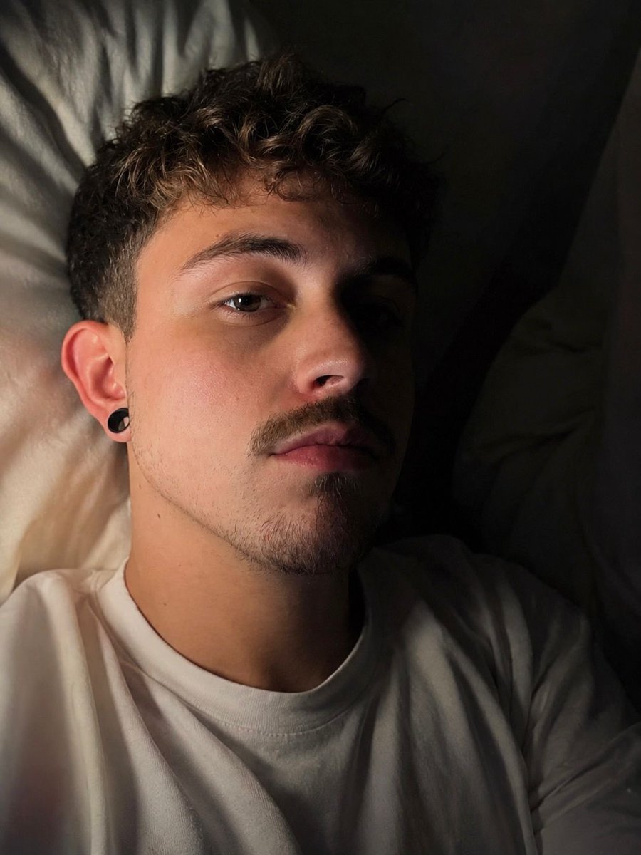 heyitsellisx's tweet photo. Literally no one believes that i am trans 🙈 🏳️‍⚧️ https://t.co/LNAWz4gXUz