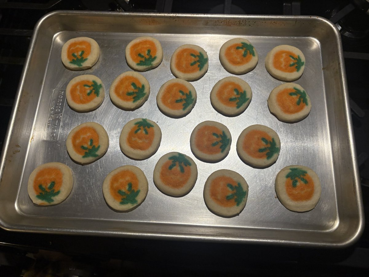 joejoetheproto's tweet photo. Pilsbury holiday cookies 😋 https://t.co/yjAdU7gGuH