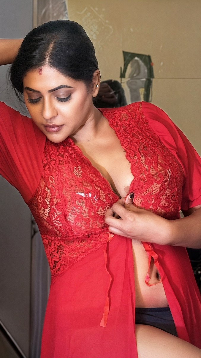 Duskycadburys's tweet photo. Red Hot Reshma 🔥

More Subscriptions, Keep following 🔜 https://t.co/fnH4PNq25p