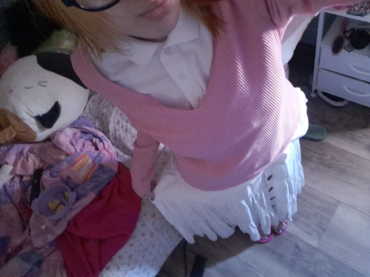 bunnygirlfaye's tweet photo. hai here's today's outfit : ] 🩷🐎 https://t.co/5nCLrBAd6p