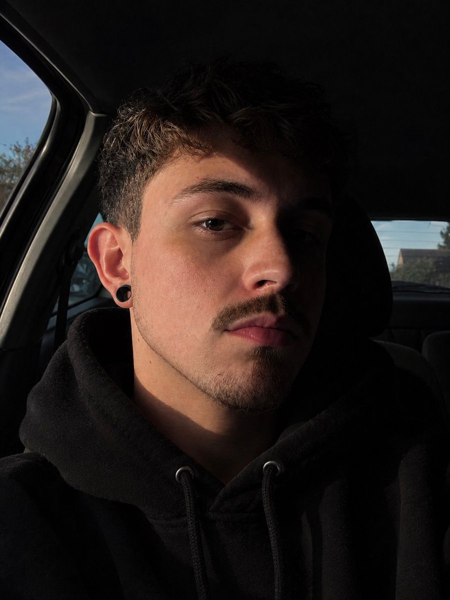 ftmellis's tweet photo. Literally no one believes that i am trans 🙈 🏳️‍⚧️ https://t.co/6HG04mEZW6