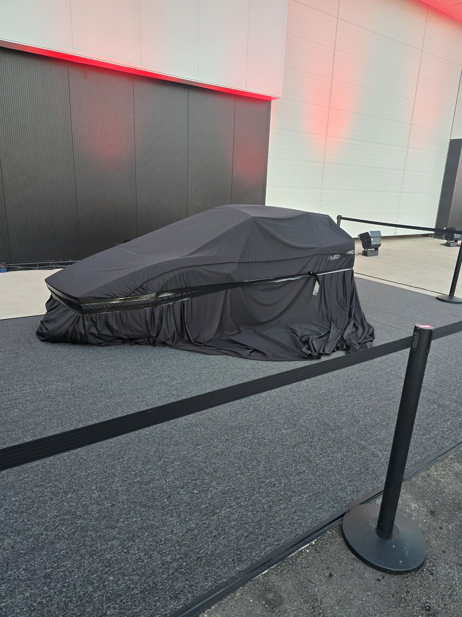 TeslaBoomerMama's tweet photo. 6:55pm CT

4 mysteriously covered elements https://t.co/wfCQb3T6tq