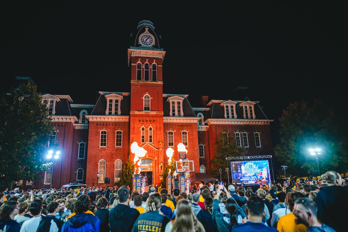 WVUSports's tweet photo. Hoops are back 🙌🏀

#HailWV https://t.co/lrX8GGDOdf