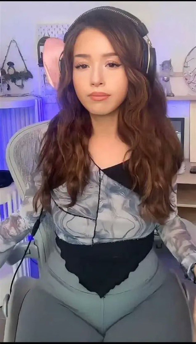 MommyPokiATM's tweet photo. It's insane that you get to live amongst this queen 😊💗

#poki #pokimane https://t.co/51F9pryaTS