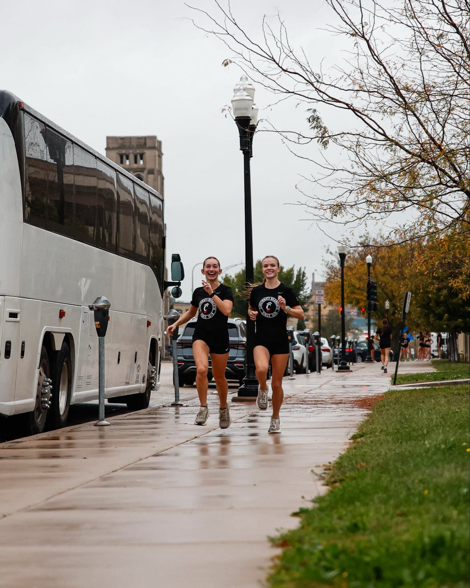 GoBearcatsTFXC's tweet photo. Getting ready for tomorrow 🤗 https://t.co/bfx72KSGZL