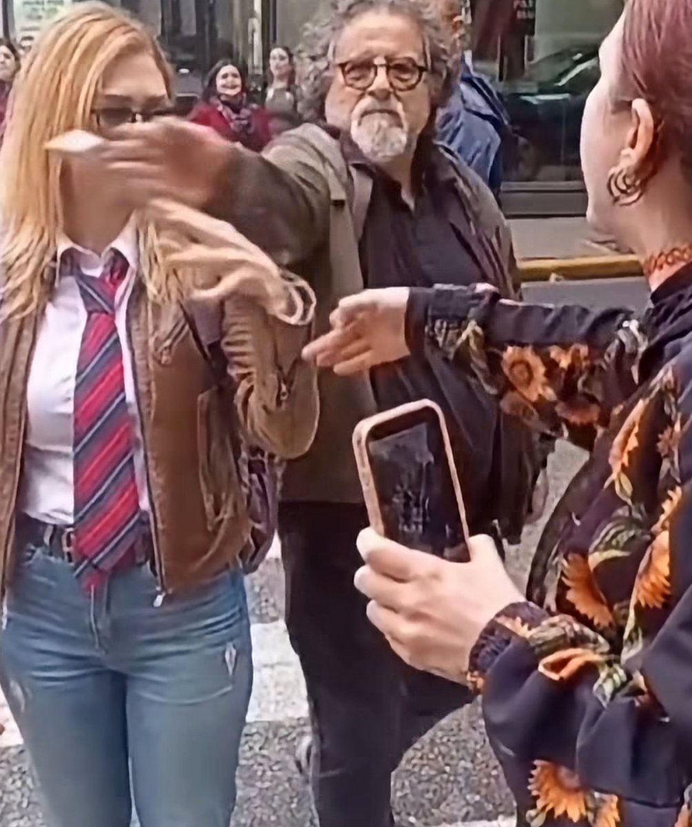 ZEROlibertario's tweet photo. Este es el que agredió de forma cobarde y  violenta a la diputada @lilialemoine https://t.co/y0s4uf9yEV