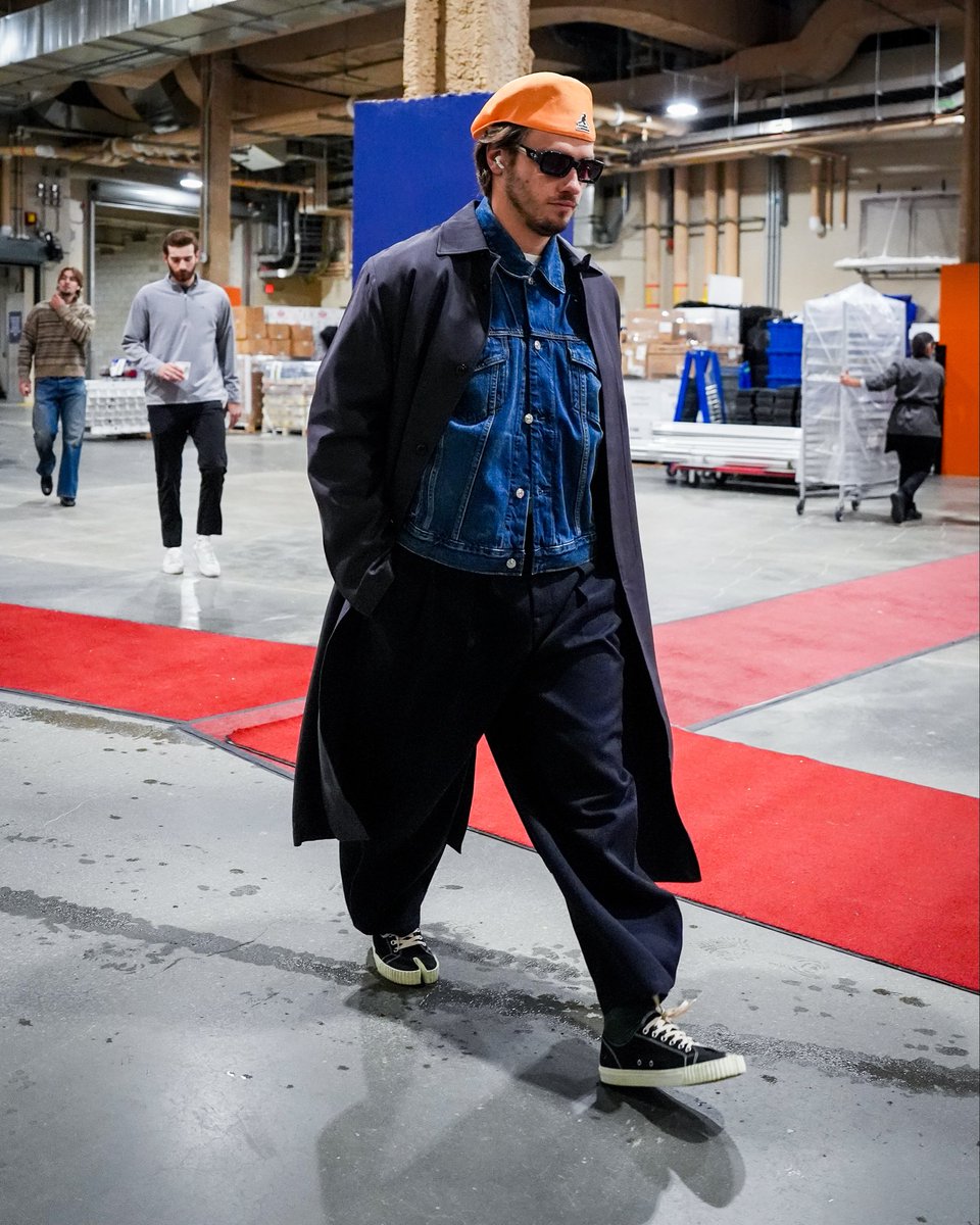 utahmammoth's tweet photo. Arrivals in Edmonton. 😎 https://t.co/K0EzT9k85Y