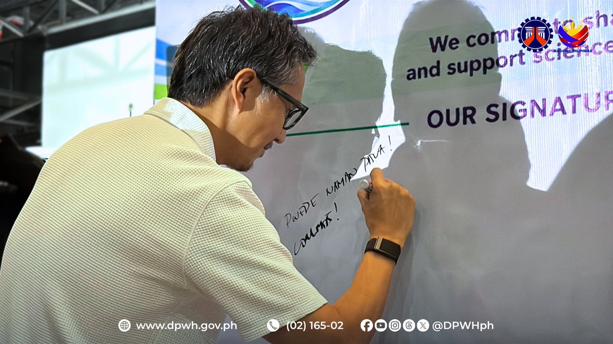 DPWHph's tweet photo. 𝐓𝐈𝐍𝐆𝐍𝐀𝐍: Tiniyak ni Public Works Secretary Vince Dizon ang patuloy na pakikipagtulungan ng DPWH sa pribadong sektor at civil society organizations upang matiyak ang kongkretong flood mitigation projects na makakatulong..

Full story: https://t.co/39QeBbdmNm https://t.co/ed8IqiFgBG