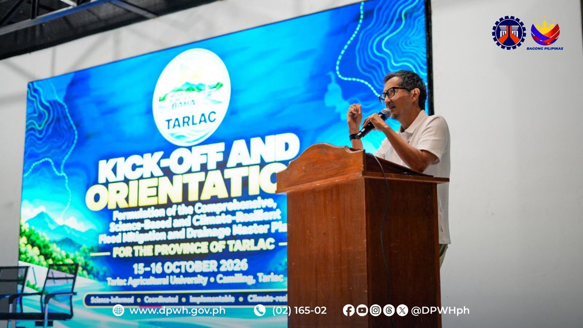 DPWHph's tweet photo. 𝐓𝐈𝐍𝐆𝐍𝐀𝐍: Tiniyak ni Public Works Secretary Vince Dizon ang patuloy na pakikipagtulungan ng DPWH sa pribadong sektor at civil society organizations upang matiyak ang kongkretong flood mitigation projects na makakatulong..

Full story: https://t.co/39QeBbdmNm https://t.co/ed8IqiFgBG