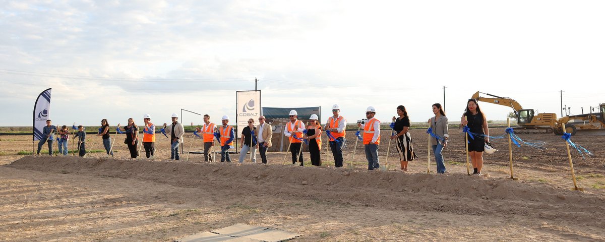 CityEaglePassTx's tweet photo. 🏗️ BREAKING GROUND FOR GROWTH IN EAGLE PASS! 🎉

On behalf of Mayor Aaron Valdez, City Council Member Jessica Rey Ramon attended the groundbreaking ceremony for a new 136,500-square-foot warehouse at Empire Industrial Park. https://t.co/yZVTMppBom