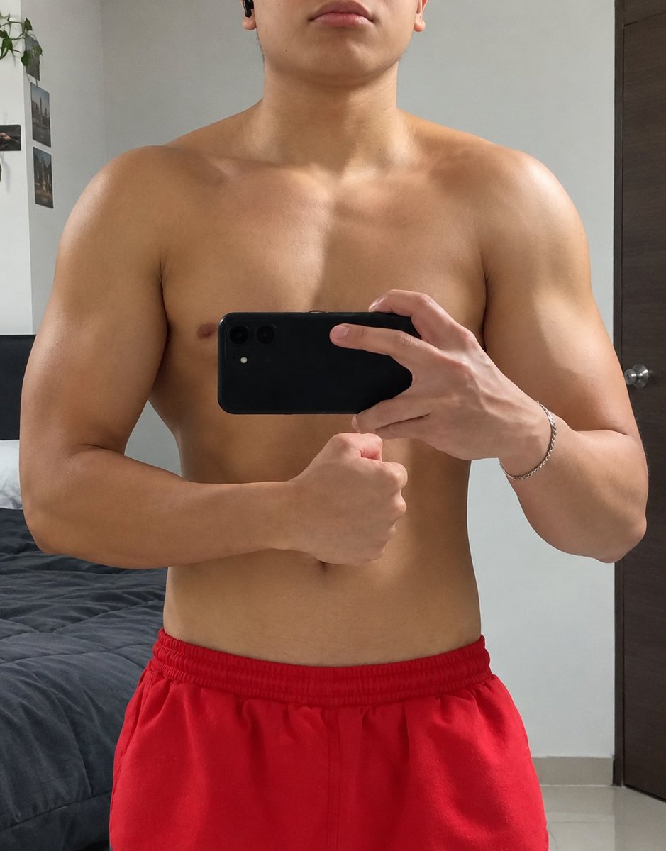 Andreu_raw44's tweet photo. ¿Que opinan de esta foto? Les gusta o como se puede mejorar? 

#chudaiㅤ #contenido #cali #latino #colaboracion #nsfwtwt https://t.co/dGhKM4cOG6