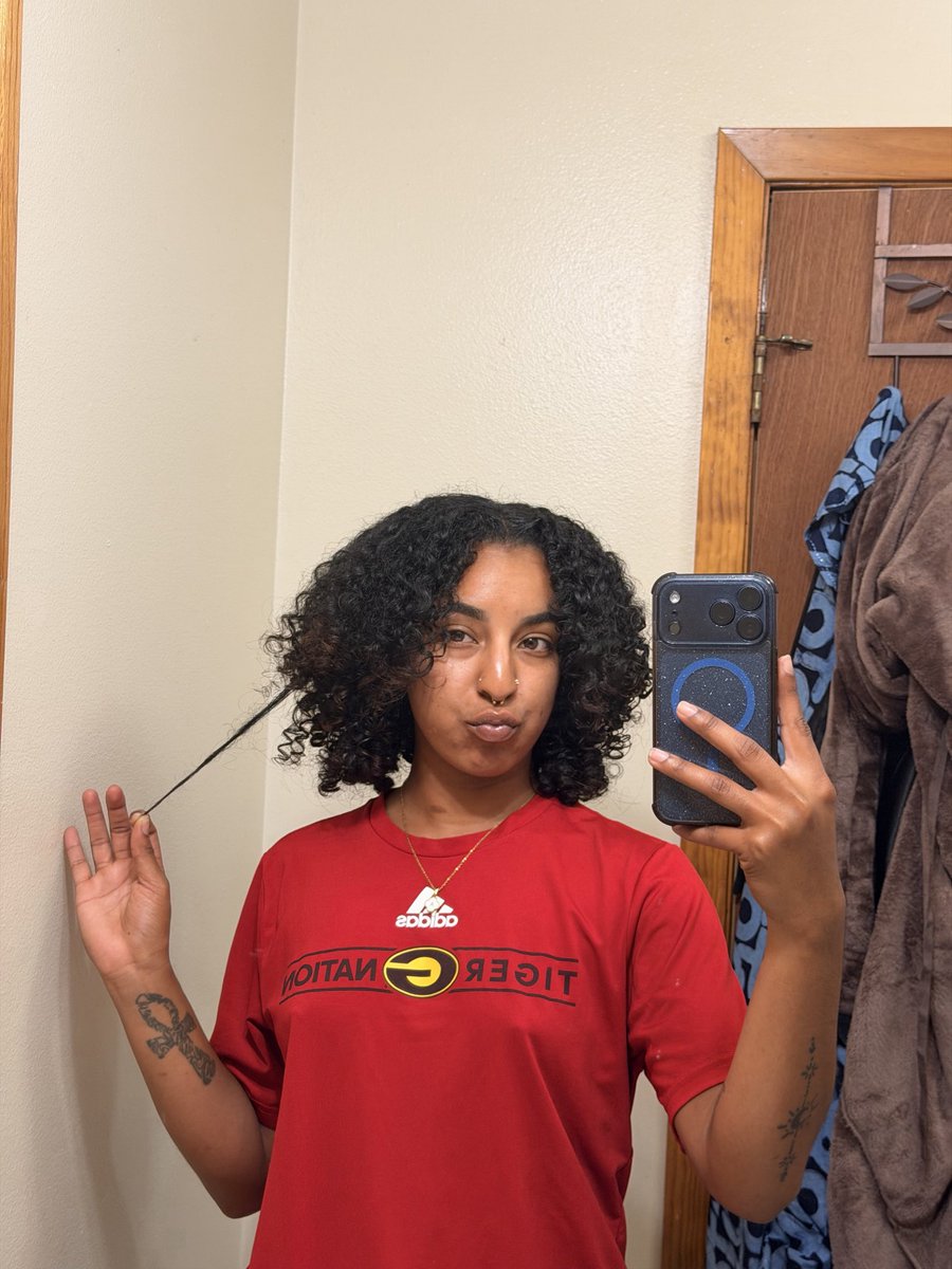 its_tanzyy's tweet photo. Everybody want me to grow my hair out long but who gone enjoy doing allat hair🥲 https://t.co/b3w1d9itIF