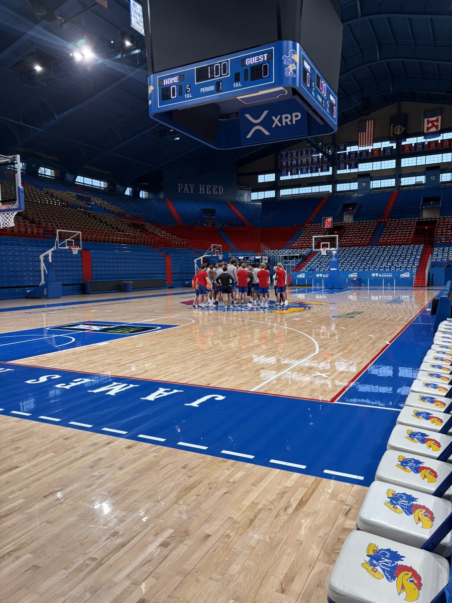 GoConqsMBB's tweet photo. Thanks to @KUHoops for letting us get a practice in before the @MokanBasketball jamboree tomorrow. 
#BurnTheBoats https://t.co/oxcSnFG4KR