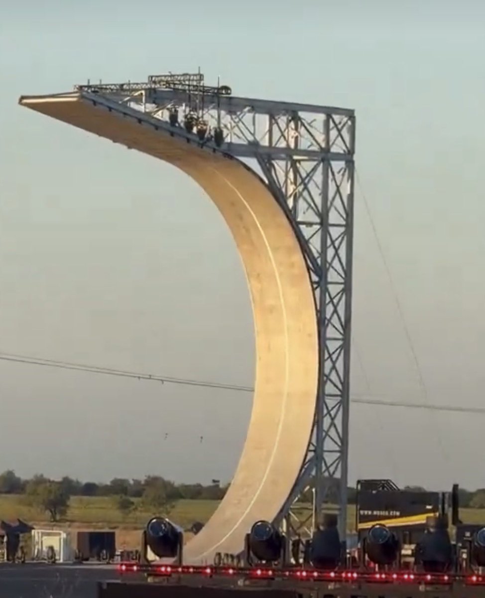 GRomyll's tweet photo. Trying to make sense of the Roadster ramp, and I’m starting to wonder if we’ve been looking at it the wrong way. Worked through the geometry with ChatGPT and Grok which  came up with this concept —> accelerate up the quarter-pipe, launch, use the thrusters to stabilize and briefly hover, then descend onto the upper platform.