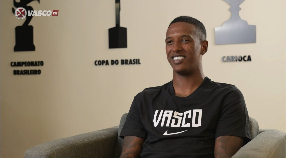 futebol_info's tweet photo. Pergunta da Vasco TV para Robert Renan: "Se você pudesse voltar no tempo, você mudaria alguma coisa na sua história?"

Robert Renan: "Com todo respeito ao clube que me formou (Corinthians), mas que eu pudesse ser um Cria da Colina."

📸 Reprodução/Vasco TV https://t.co/WfGQCTgaU2