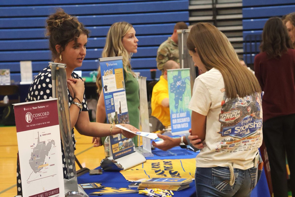 ExponentWVNews's tweet photo. Students, what path are you hoping to explore for your future?
Harrison County students explored endless future possibilities at the local College & Career Fair.
Explore career fair highlights in replies
#wvnews #harrisoncounty #education #futurecareers #wvstudents https://t.co/5sCR2vfnyj