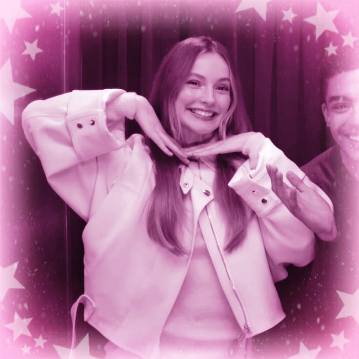 1R0NBL0ND13's tweet photo. ㅤㅤㅤㅤ# 🌷  ⠆ Buenas, Buenas !!
ㅤㅤㅤㅤAdeline Stark reportandose,
ㅤㅤㅤㅤme tome un descanso del
ㅤㅤㅤㅤtaller, ¿que tal todo?
ㅤㅤㅤㅤㅤㅤ #freerol #sexrol https://t.co/5JBtAChvUa