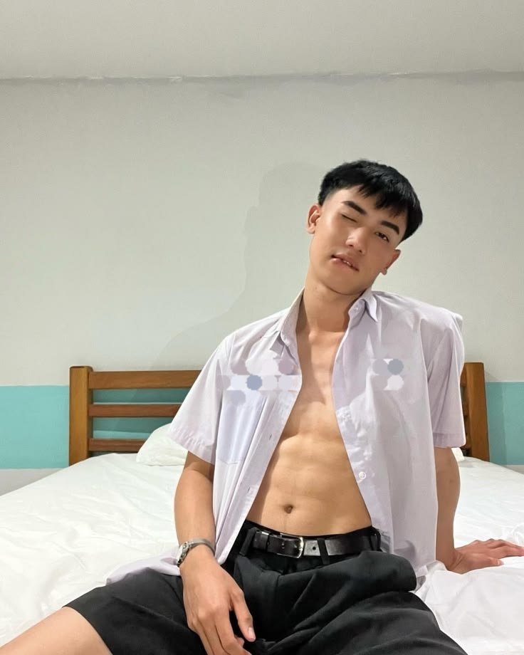 UHdhdys53000's tweet photo. ใครอนุญาตให้หล่อขนาดนี้ก่อน หุ่นก็แบบ… เออ ยอมแล้วว 😭🔥
#ผู้ชายงานดี #หุ่นแซ่บ #หล่อมาก https://t.co/q2fU9KrPyV