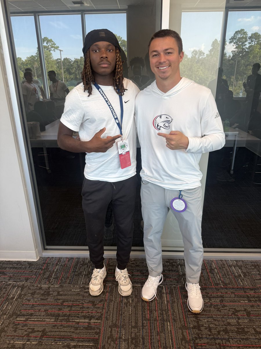 DavidGarrett109's tweet photo. After a great conversation with @Coach_Kee_  I’m blessed to receive my second d1 offer from south alabama ❗️#agtg @Youngbullz22 @CoachPrestridge @49johnm @ChadSimmons_ @b_hoss_mac @RedRiverRoundup @PrepRedzoneLA https://t.co/iyoR5Q4CVC