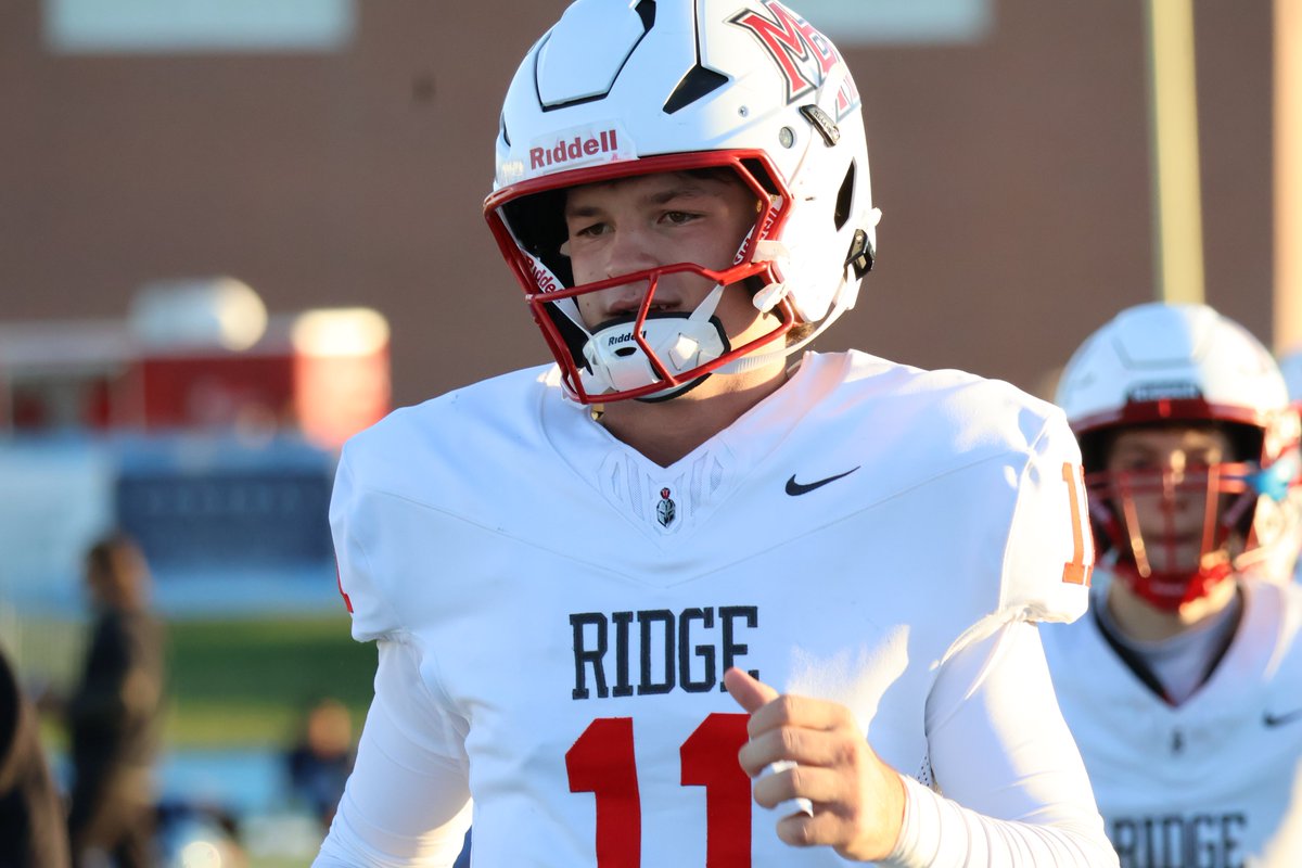 Andy_Pham1's tweet photo. C/O 27 QB @JaxonHunt111 is the most underrated signal caller in the class. He has all the tools and the intangibles you want at the position 

@TheRidgeFBLL 
@BeehiveBuzz_ https://t.co/0JE2Xhxp3F