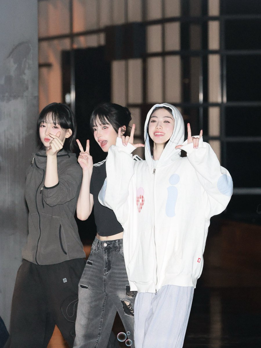 ayunelune's tweet photo. 261015
🫰🏻✌🏻🤟🏻
#A2O #A2OLITE 
#아윤 #AYUNE https://t.co/J7zeyGMQIg