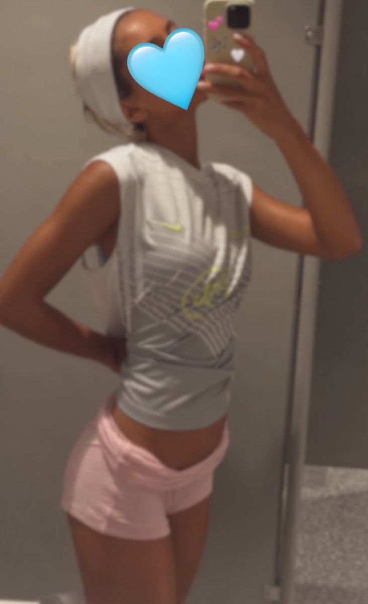 sugarpointe_'s tweet photo. [ You finish another long practice and decide a mirror picture is necessary before leaving. Your legs are practically begging you to sit down. ]

[+dancing]
[+beauty]
[+fatigue] https://t.co/TStqezEkU2