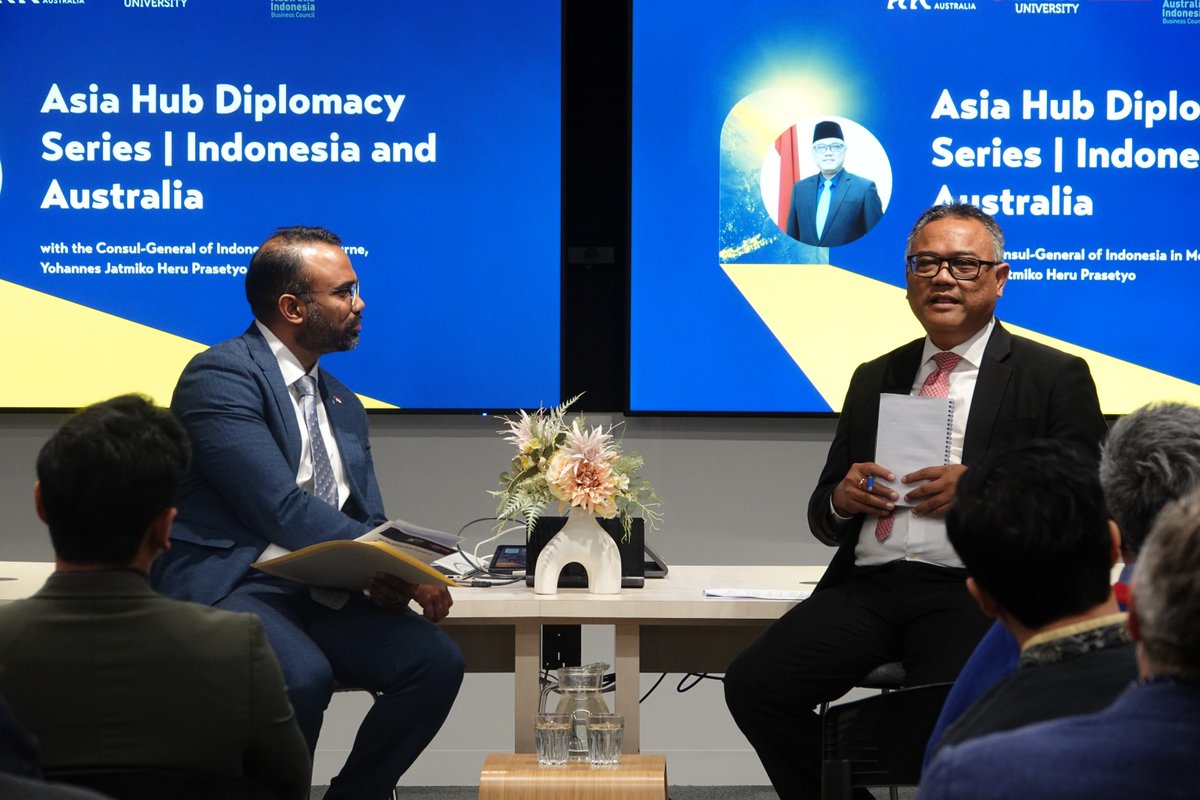 AsiaSocietyAus's tweet photo. Last night, we were delighted to welcome Mr Yohannes Jatmiko Heru Prasetyo, Consul-General of Indonesia in Melbourne @IndonesiaInMelb for the Asia Hub Diplomacy Series.

Thank you to the Consul-General for an engaging discussion and to our partner @AIBCNational. https://t.co/IG0zxl1dcy