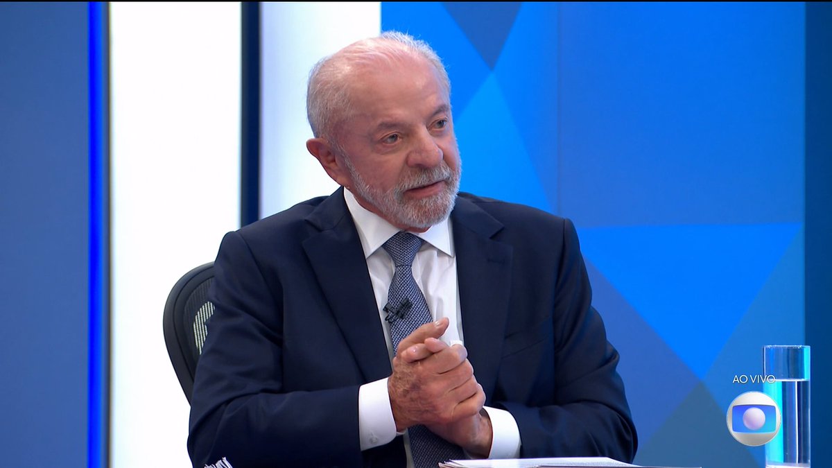 ZAMENZA's tweet photo. Lula: "Passamos dois anos tentando recuperar esse país e se não consegui me comunicar bem com a sociedade brasileira a culpa é minha. Nós fizemos muita coisa e lamento que não tenha tido a capacidade de fazer o povo entender o que fiz, mas no Brasil sempre é preciso fazer mais". #LULANAGLOBO