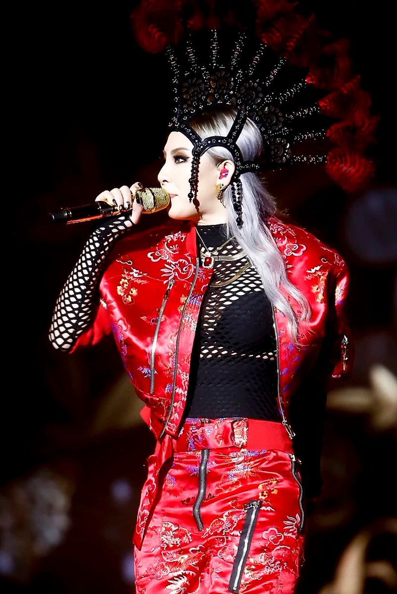 gzbstoriez's tweet photo. CL wearing a custom head piece by Malakai for her 2015 MAMA performance 

She will make her long-awaited return on the MAMA stage this November in Japan 

Marking her first major award show performance under Very Cherry Records https://t.co/v7hpOPA8fP