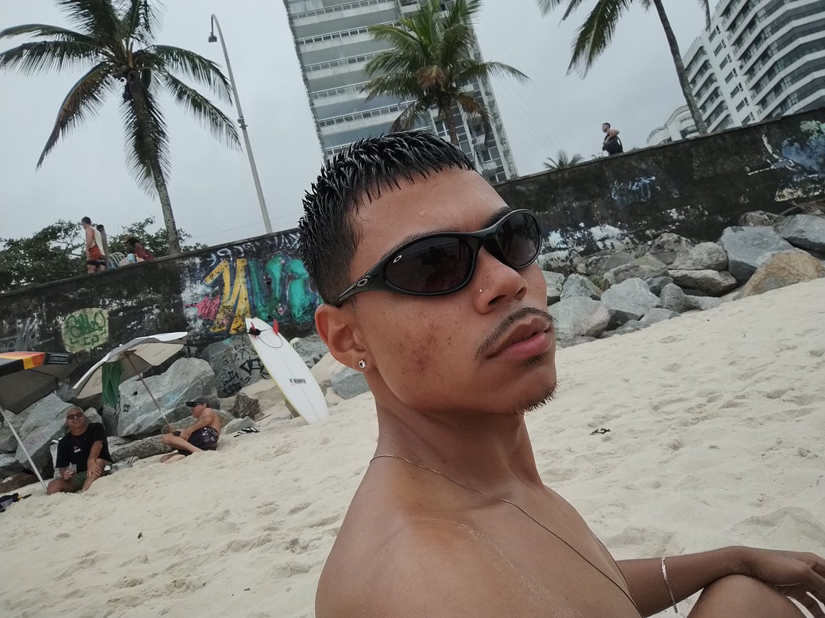 flaputrem's tweet photo. derxan - lulu santos https://t.co/dqv9Fgk1jL