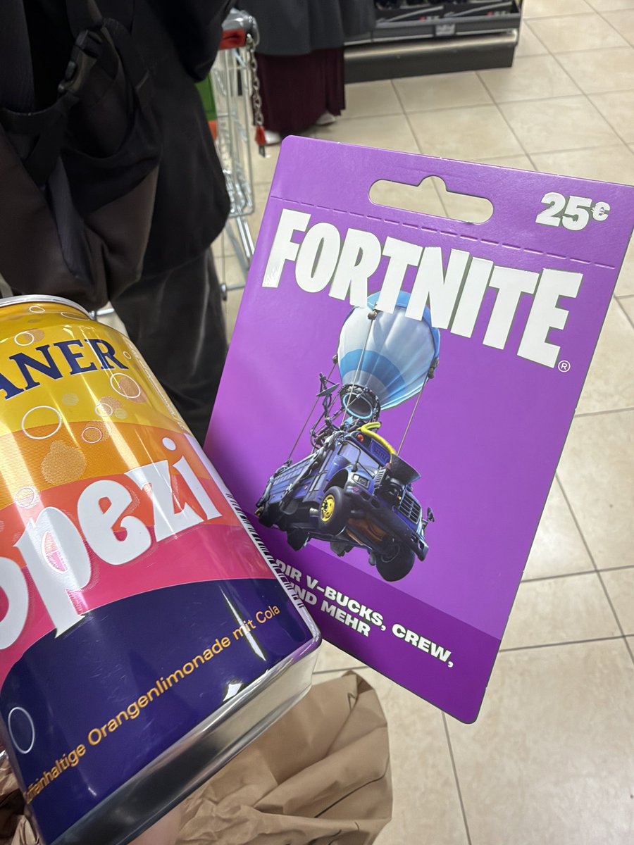 ilyvia_'s tweet photo. 19 years old.
Fully paid off Yeat Fortnite Skin.
It's not “parents money".
It's not luck.
It's consistency.
It's discipline.
I grind EVERYDAY to live this lyfestyle. https://t.co/Ix9yrf4UVD