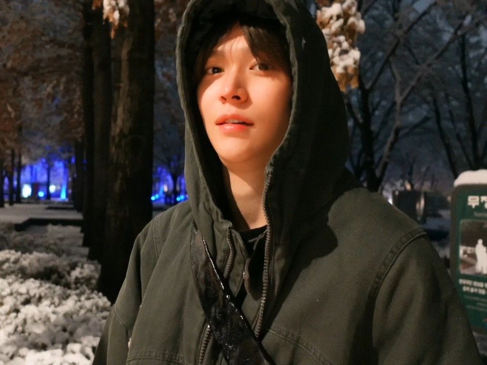 itmeephoebe's tweet photo. ตอนที่เธอใส่ฮู้ดปิดซ่อนผมยุ่ง ๆ
แถมยังหลบตากันแบบนี้เนี่ย
มันน่ารักแทบตายเลยรู้ไหม ? https://t.co/aAUSt0ta9V