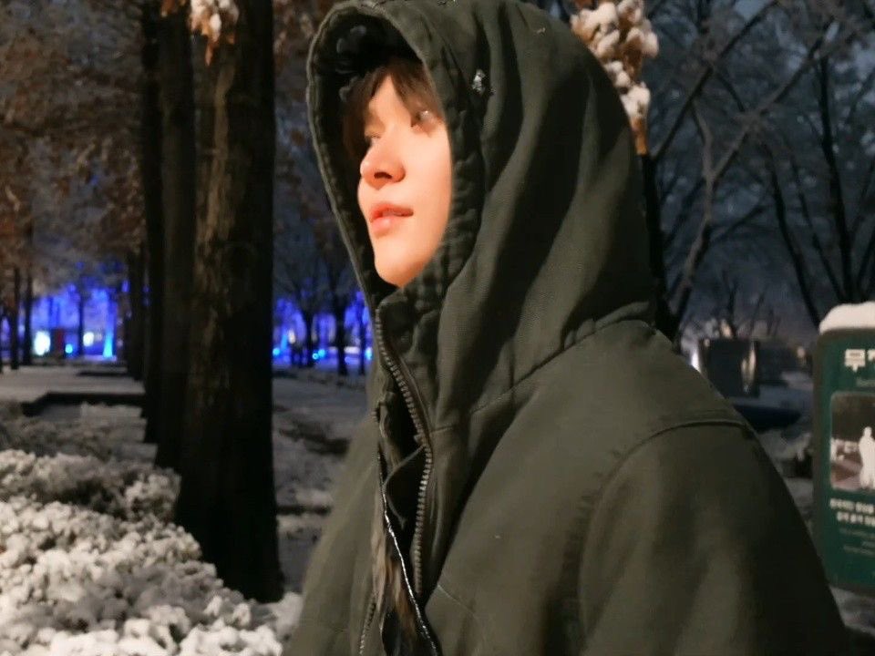 itmeephoebe's tweet photo. ตอนที่เธอใส่ฮู้ดปิดซ่อนผมยุ่ง ๆ
แถมยังหลบตากันแบบนี้เนี่ย
มันน่ารักแทบตายเลยรู้ไหม ? https://t.co/aAUSt0ta9V