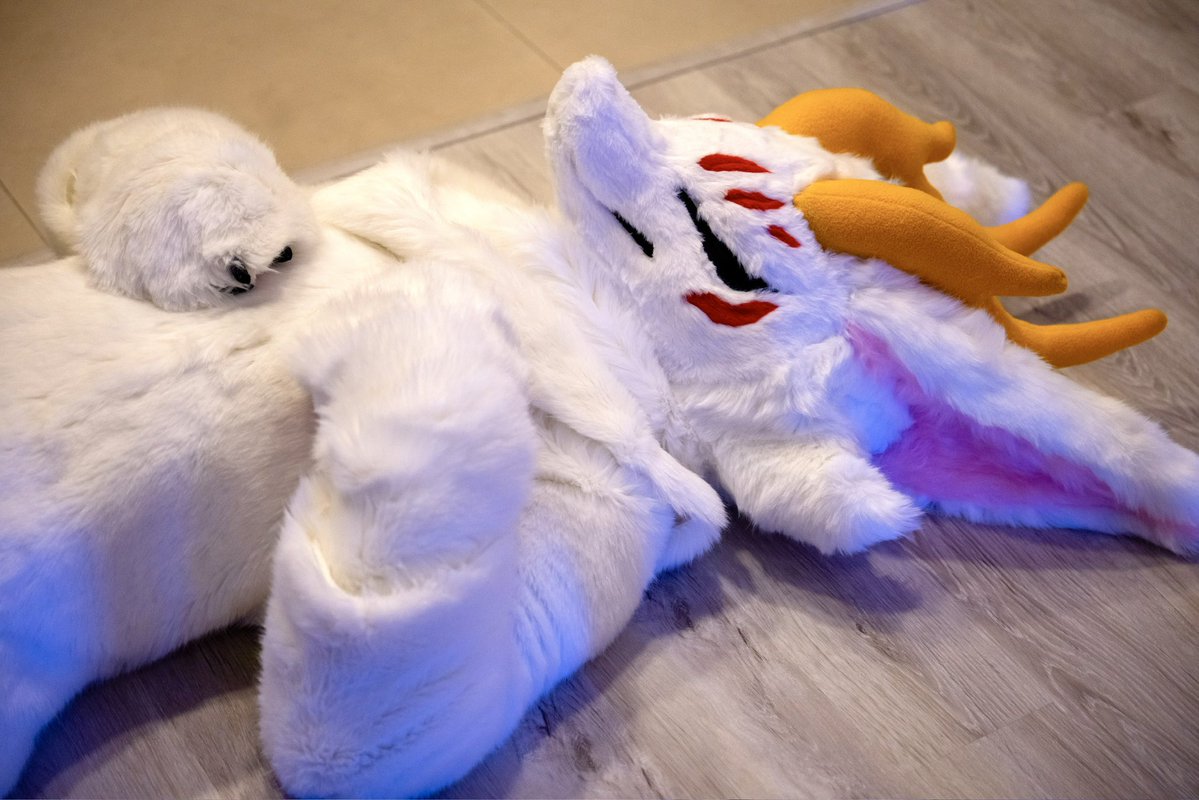 baterfurry's tweet photo. 💤 
#FursuitFriday https://t.co/NK9EZe8LIU