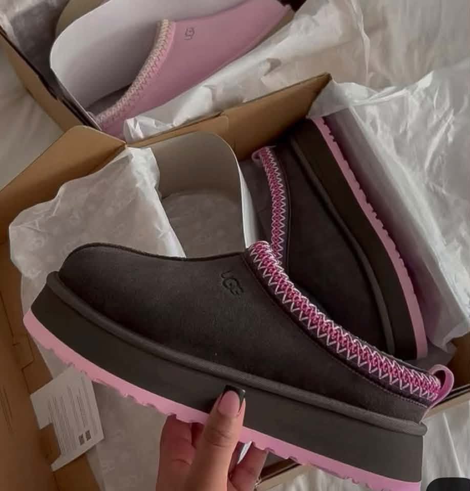 favscorpioooo's tweet photo. Brown &amp; pink together is sooo teaaa 🤎 This combo does it for me every time! 🫦 https://t.co/ix3Zl1OGUZ