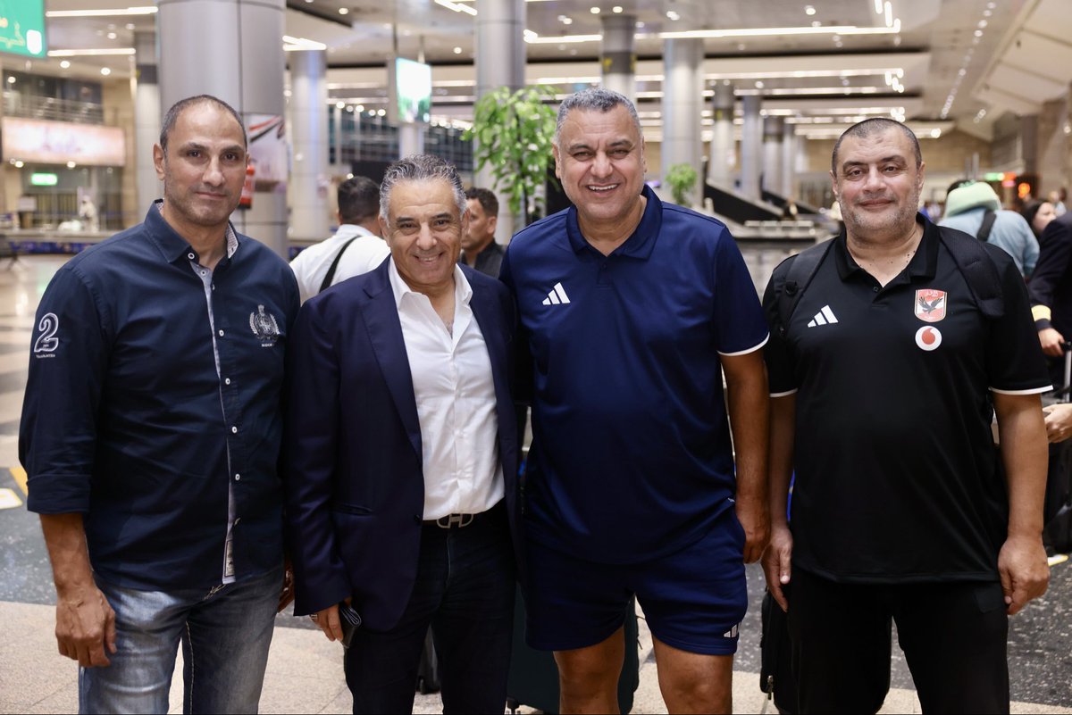 Ahly_Handball's tweet photo. 📸 مجلس الإدارة يستقبل بعثة أبطال إفريقيا لكرة اليد رجال وسيدات في مطار القاهرة 🦅 https://t.co/ZaknBCynYM