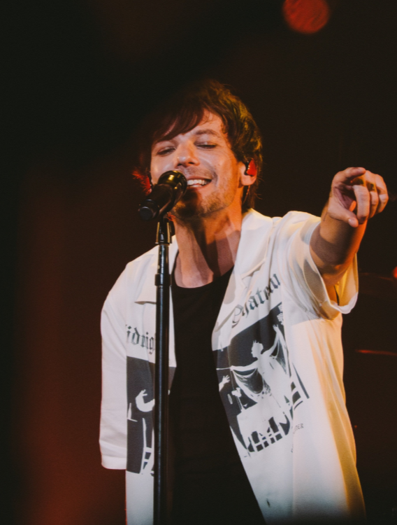 1Dnews_Control's tweet photo. 💙 Admins are currently recovering and picking their jaws off the floor. We will resume with updates shortly.

#hdwgh #hdwghTokyo #LouisTomlinson 

���vaaalllentine https://t.co/nhN2hw3I4l