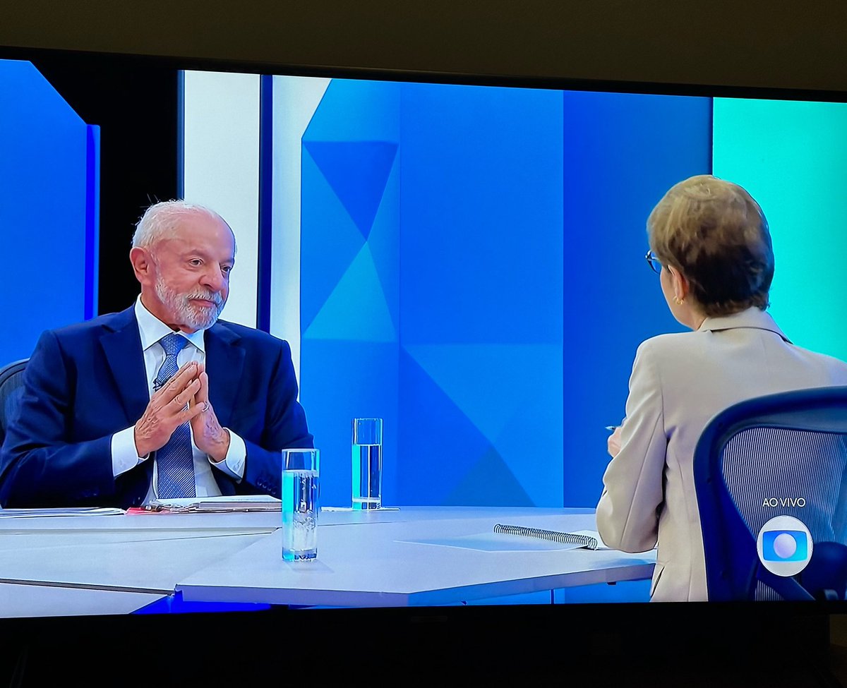 carololivac's tweet photo. O divo já começou a hablar
#LULANAGLOBO https://t.co/n2zcsMJmMi