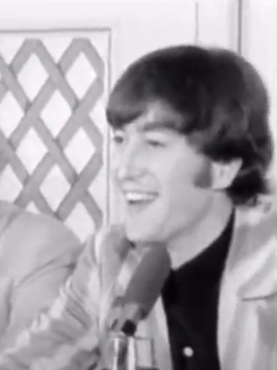 ceofjohnlennon's tweet photo. John Lennon's reaction when a fan, in a fan event at the Warwick Hotel in New York, asked Paul McCartney if a leaf she was holding was from his yard, August 22, 1966. https://t.co/v5NPc61Xce