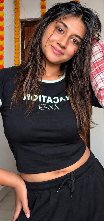 Swetha_twit's tweet photo. Kulichh dry pani heat pani readyyyy for friyayy 😘😘 another long weekend movie polam shopping polam yayayayyy ☺️☺️☺️ https://t.co/1IjNwhrHaS