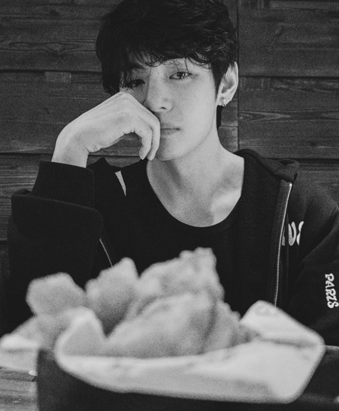 aegiguu's tweet photo. TAE PORQUE LLORAS AMOR PUEDES REGRESAR 70 VECES A PERÚ A COMER LO QUE QUIERAS https://t.co/Uu6sHHNVsE