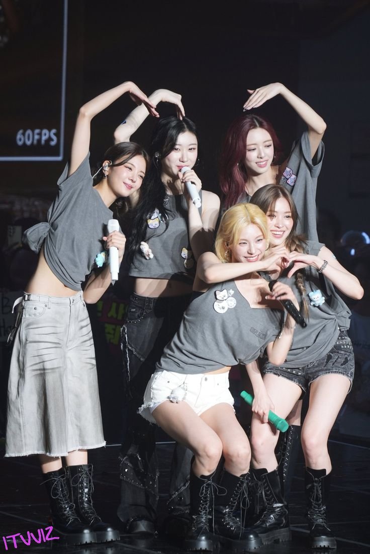 momosliebe's tweet photo. coloque sua música e seu artista favorito do momento e marque 5 pessoas pra fazer o mesmo 
@liawtryu @yejisoob @folkeveryoung10 @jgthiele @itzryujinnie

(Agr sim tds fts) https://t.co/HLWY0M2PVH