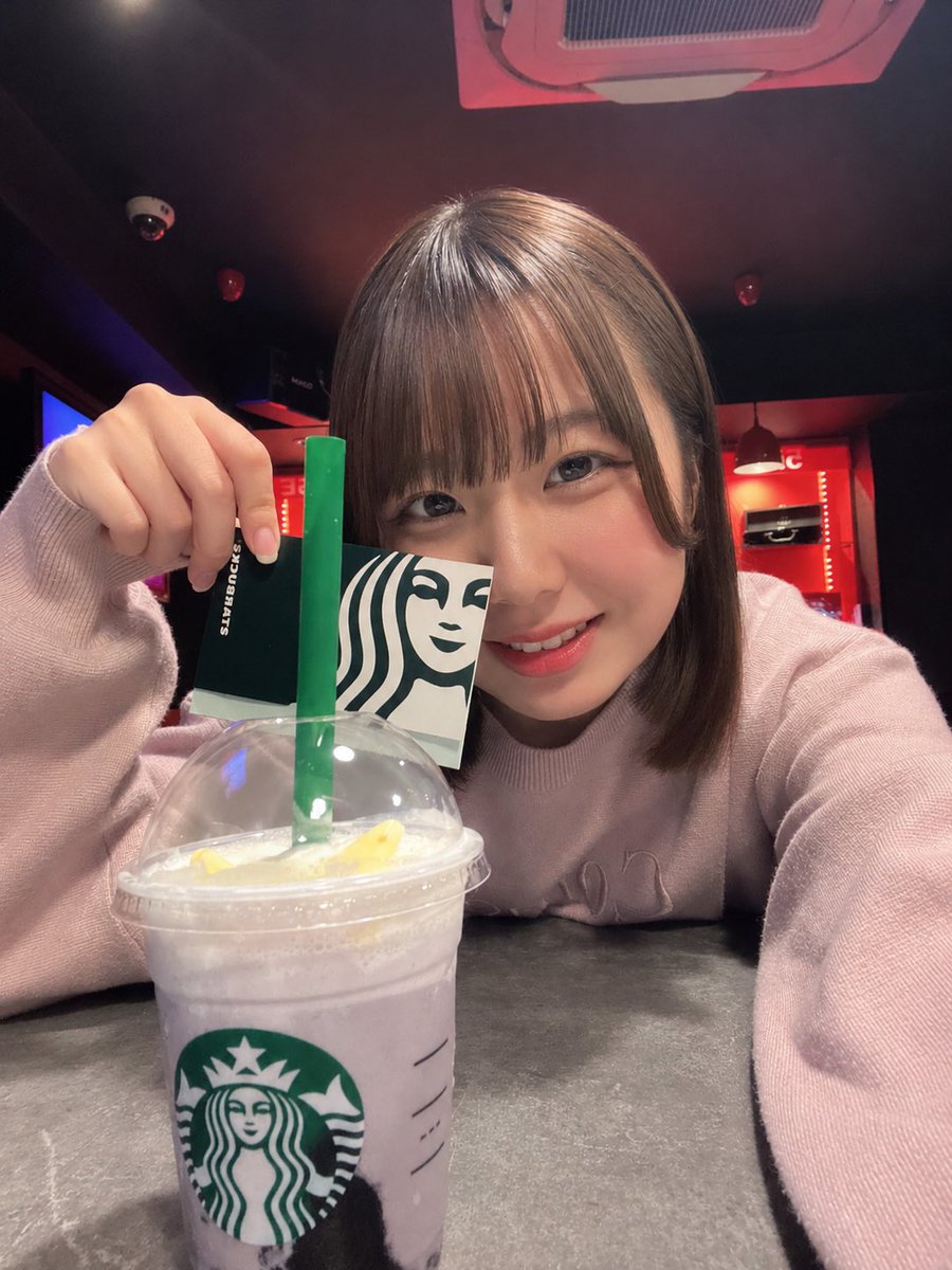 cotori_5ive's tweet photo. おはよー！☀️

この前誕生日って言ったらスタバのカードくれたお客様がいたの😿

なので期間限定の買ってみた☕️🍪 https://t.co/tE7d3FRjOV
