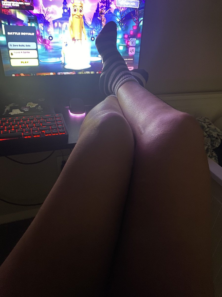kiwiownsu's tweet photo. using you as a footstool n a wallet while making you waste your paycheck on me! https://t.co/97nU9p34F1