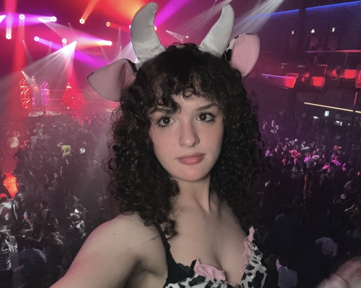 itsalicepinky's tweet photo. @ppiperRockelle anyone want some milk….? https://t.co/0vYKUQgHnY